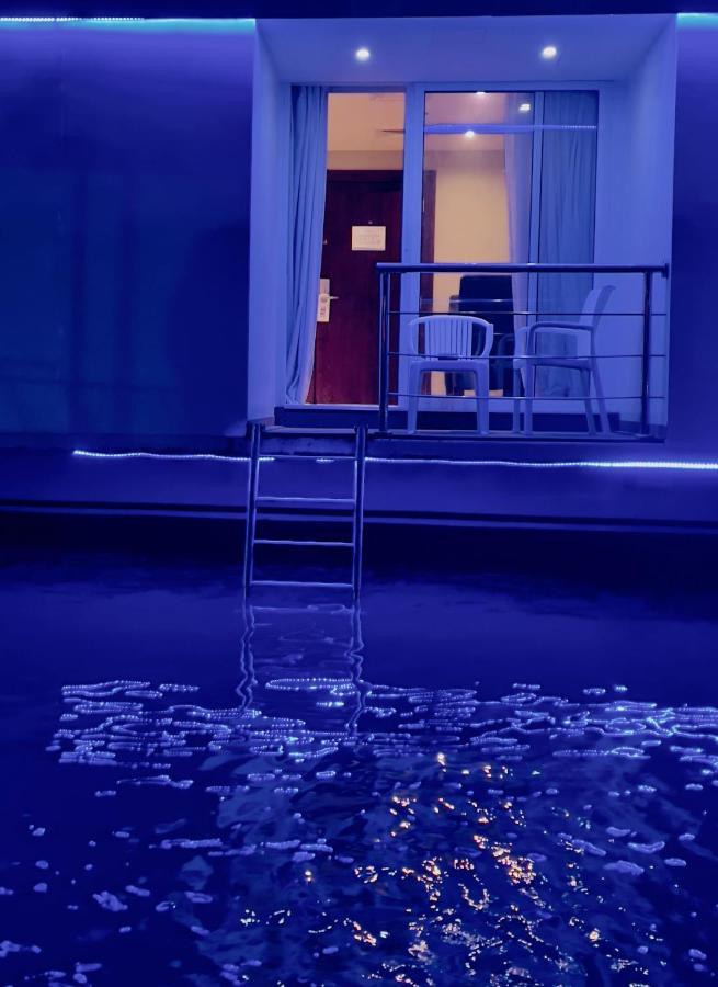 C Hotel Manama Exterior foto