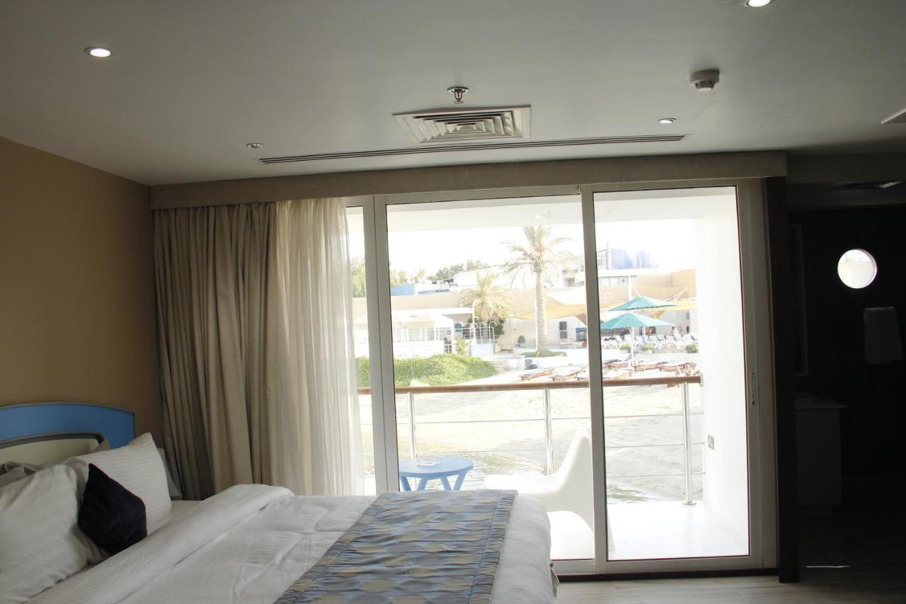 C Hotel Manama Exterior foto